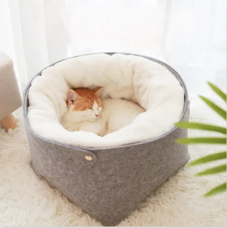 Cozy Pet Bed for Cats and Small Dogs in Winter Design