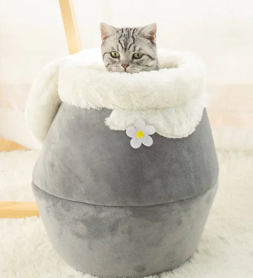 👇  🐾 Cozy Winter Insulated Cat House — Warmth, Comfort & Style for Your Feline