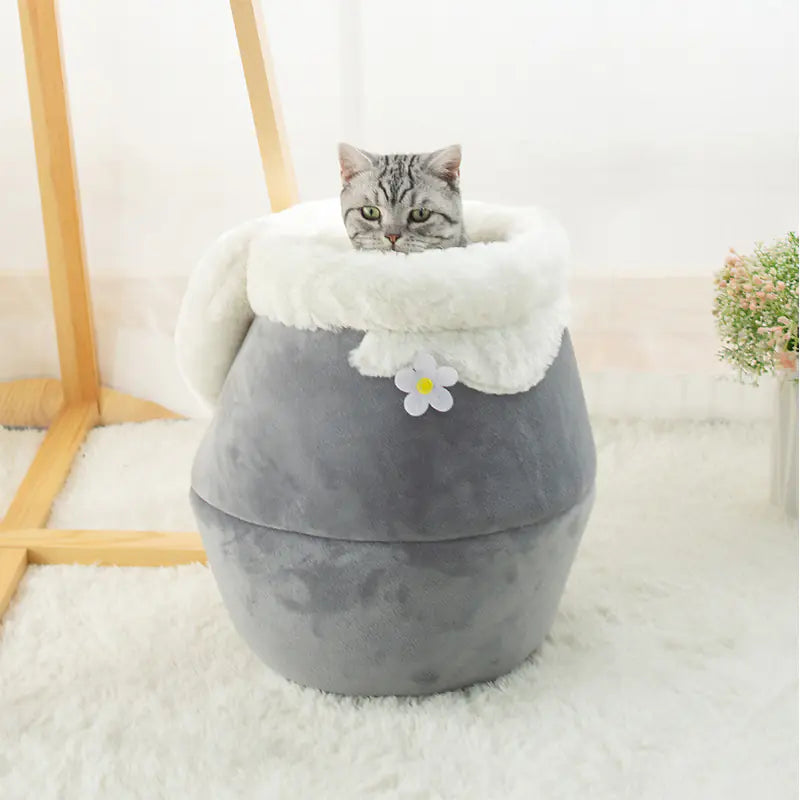 👇  🐾 Cozy Winter Insulated Cat House — Warmth, Comfort & Style for Your Feline
