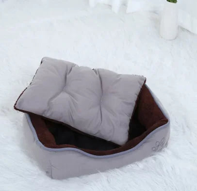 All-Weather Oxford Pet Haven